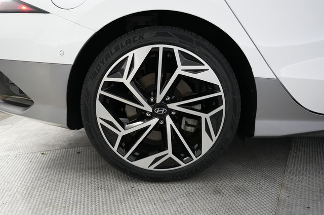 2023 Hyundai IONIQ 6 — photo 17 of 21