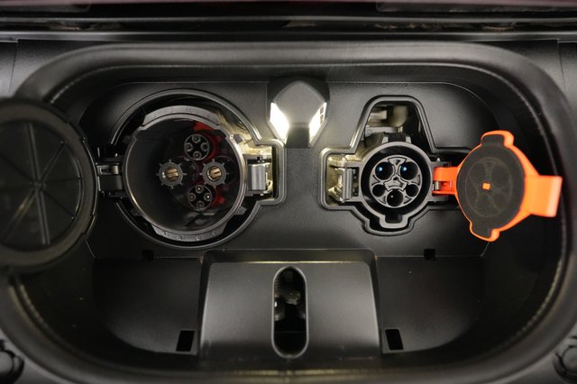 2024 Nissan LEAF — photo 8 of 23
