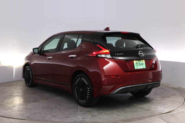 2024 Nissan LEAF — photo 13 of 23