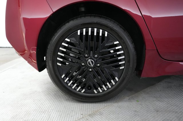 2024 Nissan LEAF — photo 17 of 23