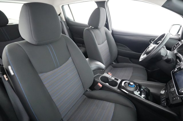 2024 Nissan LEAF — photo 18 of 24