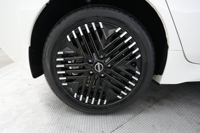 2024 Nissan LEAF — photo 17 of 24