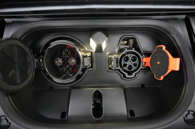 2024 Nissan LEAF — photo 8 of 24