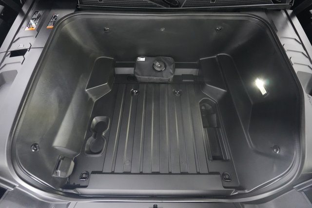 2025 Chevrolet Silverado EV — photo 14 of 16