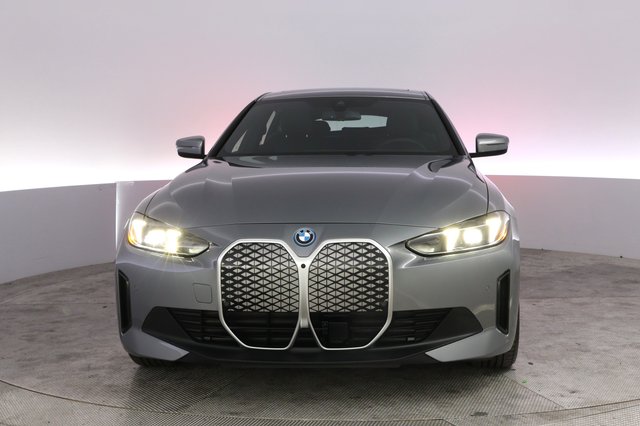 2025 BMW i4 — photo 9 of 23