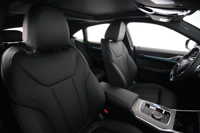 2025 BMW i4 — photo 18 of 23