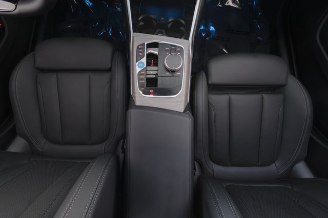 2025 BMW i4 — photo 22 of 23
