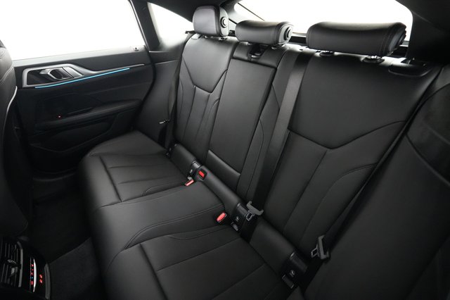 2025 BMW i4 — photo 19 of 23