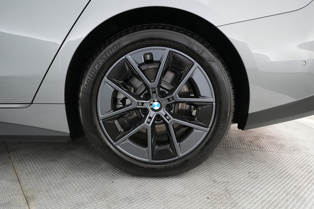 2025 BMW i4