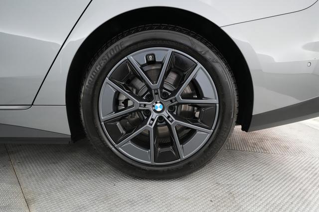 2025 BMW i4
