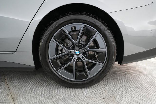 2025 BMW i4 — photo 7 of 23
