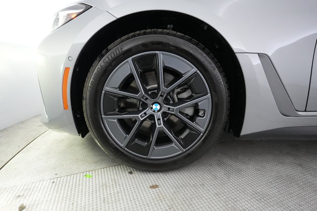 2025 BMW i4 — photo 15 of 23