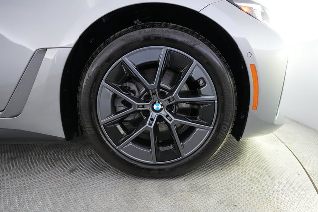2025 BMW i4 — photo 16 of 23
