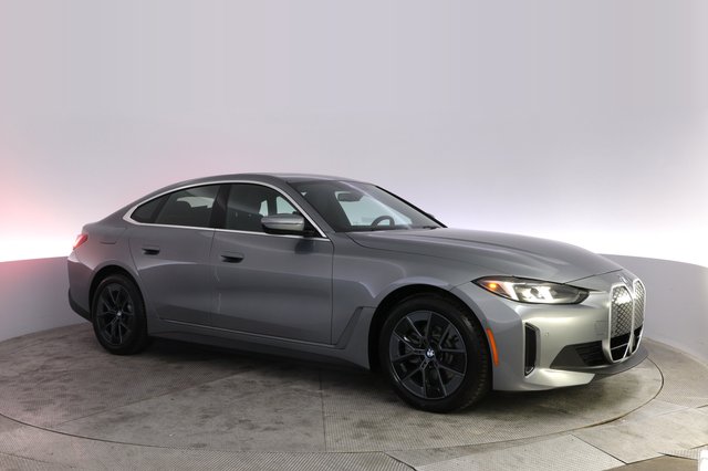 2025 BMW i4 — photo 11 of 23
