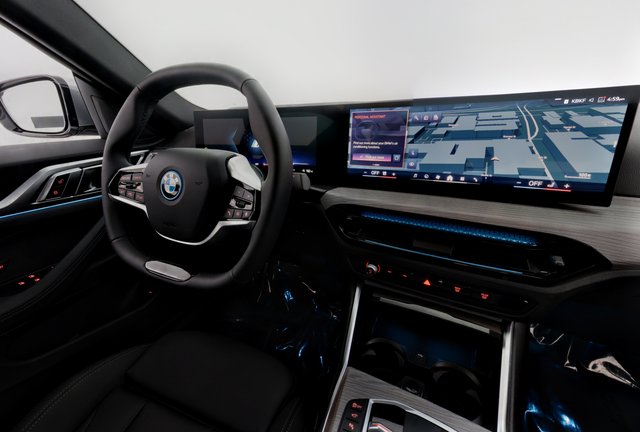 2025 BMW i4 — photo 20 of 23