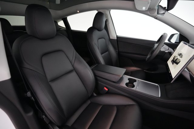2022 Tesla Model Y — photo 16 of 22