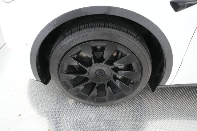 2022 Tesla Model Y — photo 14 of 22