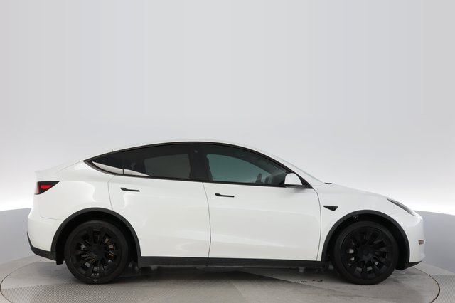 2022 Tesla Model Y — photo 10 of 22