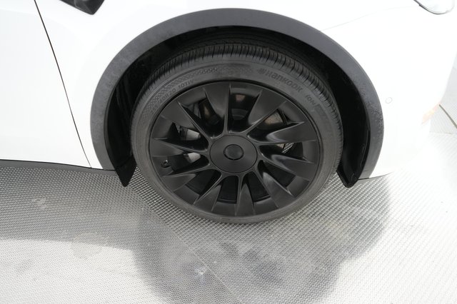 2022 Tesla Model Y — photo 13 of 22