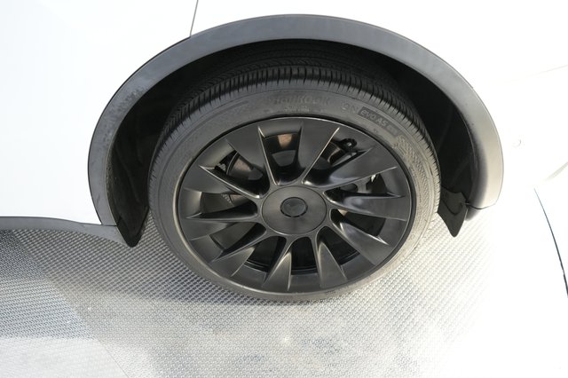 2022 Tesla Model Y — photo 15 of 22