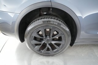 2022 Tesla Model X — photo 7 of 23