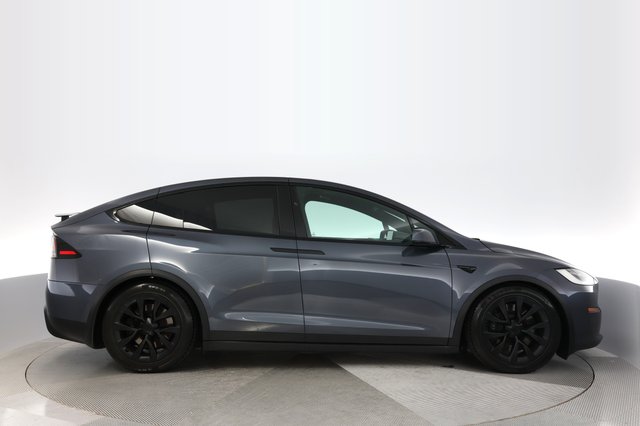 2022 Tesla Model X — photo 10 of 21