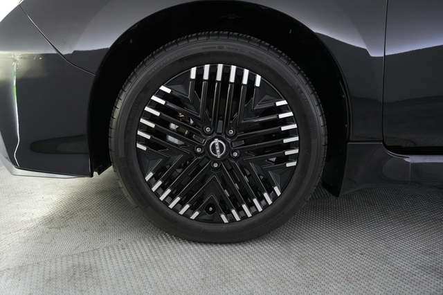 2024 Nissan LEAF