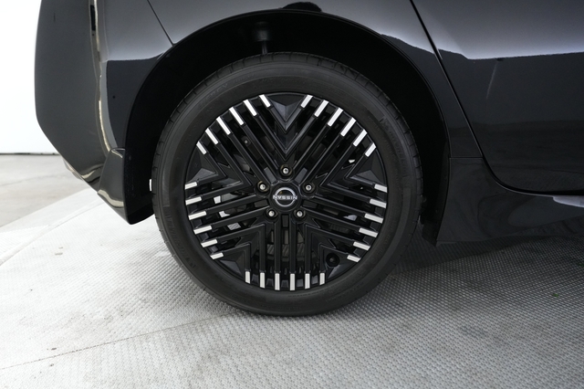 2024 Nissan LEAF