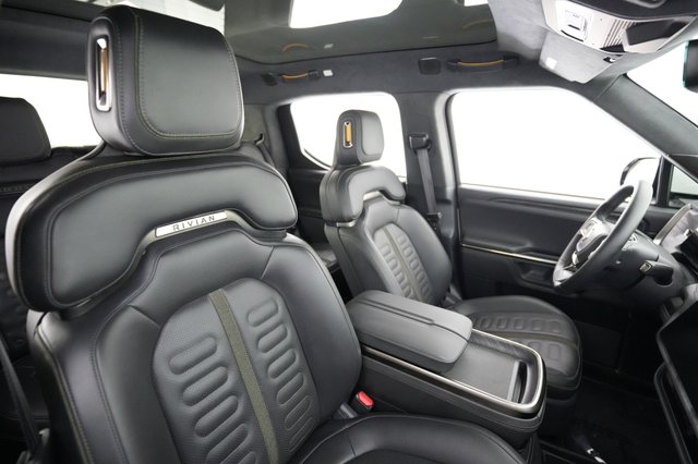 2022 Rivian R1T — photo 18 of 22