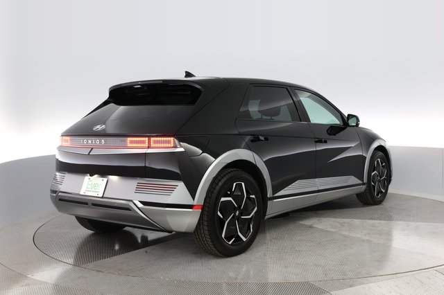 2024 Hyundai IONIQ 5 — photo 8 of 23