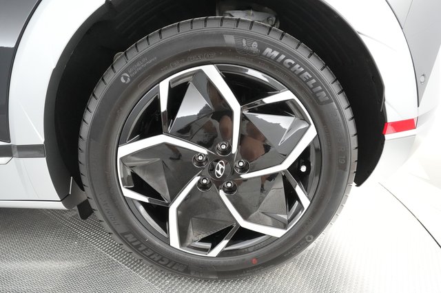 2024 Hyundai IONIQ 5 — photo 13 of 23