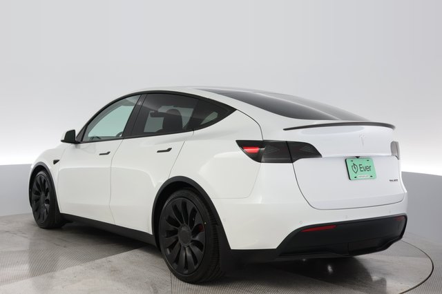 2021 Tesla Model Y — photo 13 of 26