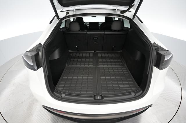 2021 Tesla Model Y — photo 6 of 26
