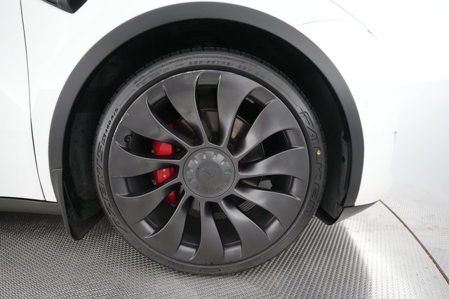 2021 Tesla Model Y — photo 15 of 26