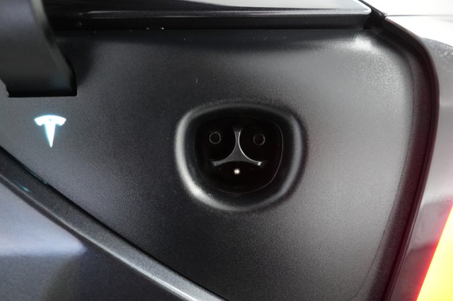 2024 Tesla Model 3 — photo 8 of 24