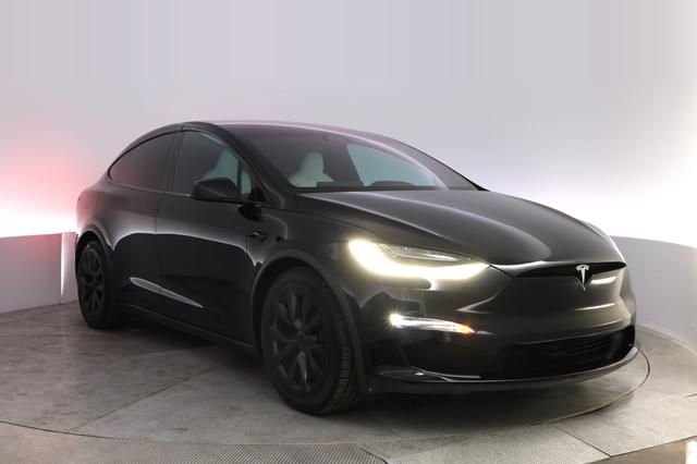 2022 Tesla Model X — photo 10 of 24