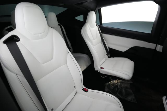 2022 Tesla Model X — photo 4 of 24