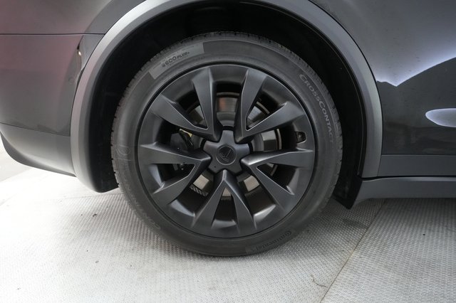 2022 Tesla Model X — photo 17 of 24