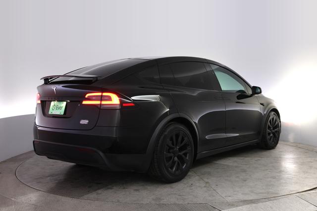 2022 Tesla Model X — photo 2 of 24