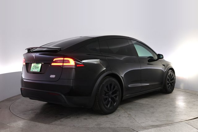 2022 Tesla Model X — photo 2 of 24