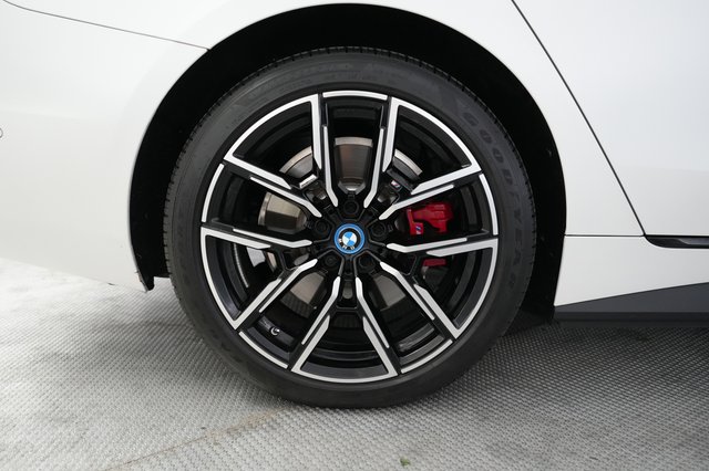 2024 BMW i4 — photo 17 of 23
