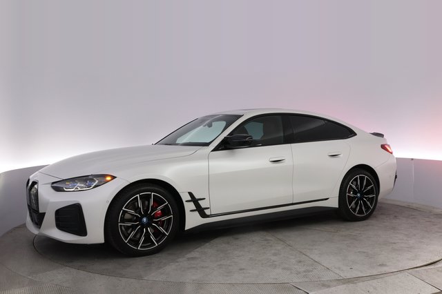 2024 BMW i4 — photo 14 of 23