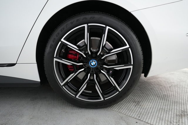 2024 BMW i4