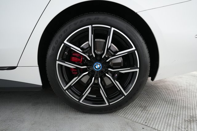 2024 BMW i4 — photo 7 of 23