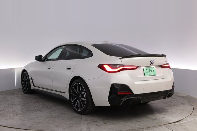 2024 BMW i4 — photo 13 of 23