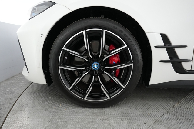 2024 BMW i4