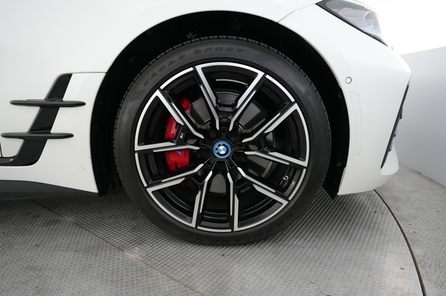 2024 BMW i4