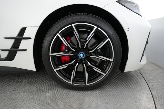 2024 BMW i4 — photo 16 of 23