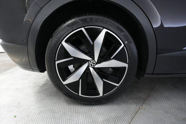 2023 Volkswagen ID.4 — photo 17 of 24