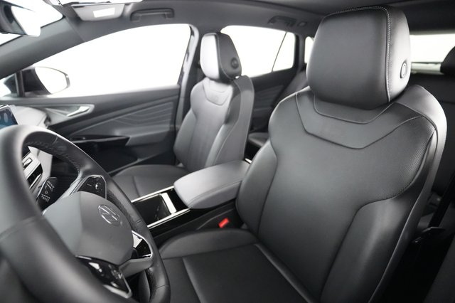 2023 Volkswagen ID.4 — photo 3 of 24